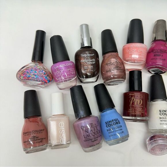 nail polishes and bag - Picture 3 of 5